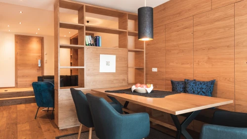 alpina-and-more-apartments-serfaus-sommerurlaub-outdoorpool-modernes-apartment.jpg
