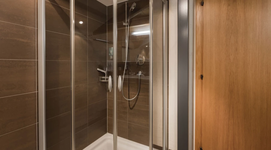 Apartment Alpina, Alpina Serfaus, komfortables duschen wird Sie begeistern.